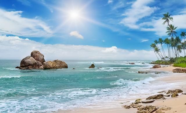 三亚和北海都住过，说句实话，两城相比，北海要比三亚好多了