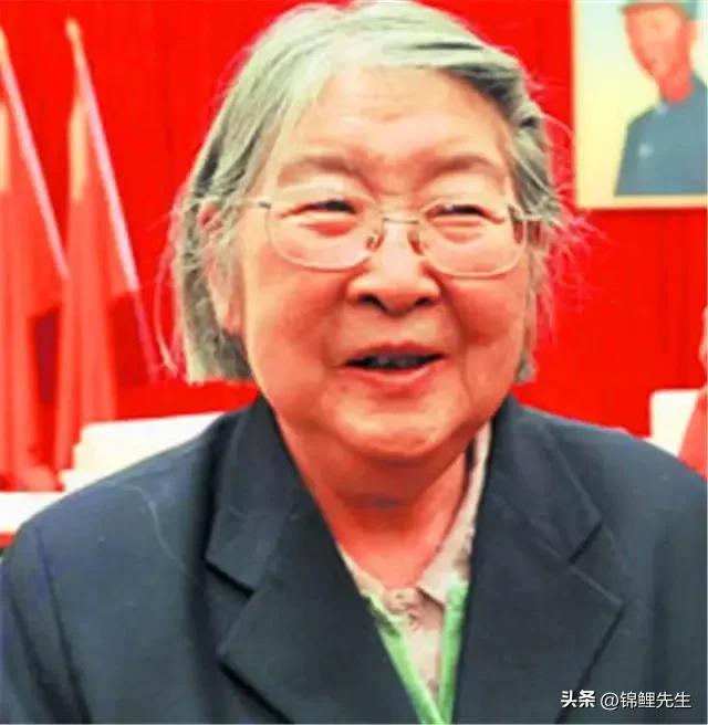 军委一纸通知送上门，主席女肃然拒之：“父母是父母，我是我！”