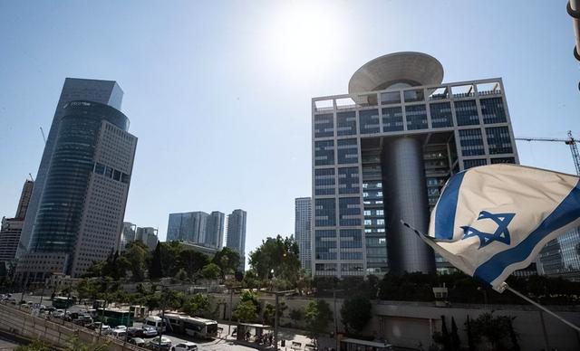 特拉维夫抗议吼声震天：内塔尼亚胡面临停火压力，救俘虏成焦点