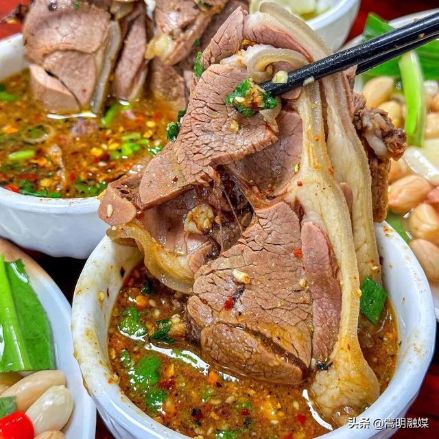 自在嵩明丨逛逛嵩阳菜市场，菜兜很满心也很暖