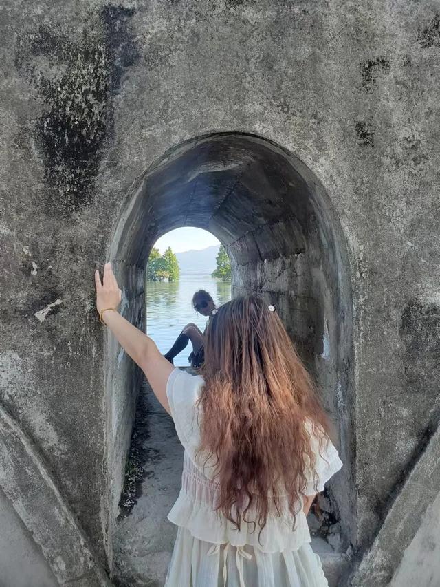 为何中国人在节假日都不愿意去旅游了，反而选择待在家中？