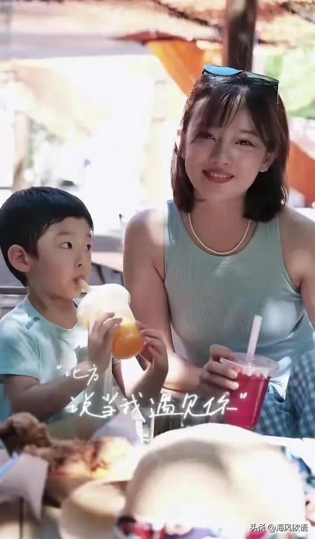李七月周末带娃逛北京宝地,娃玩到不想走,喝奶茶的样子暖到心化
