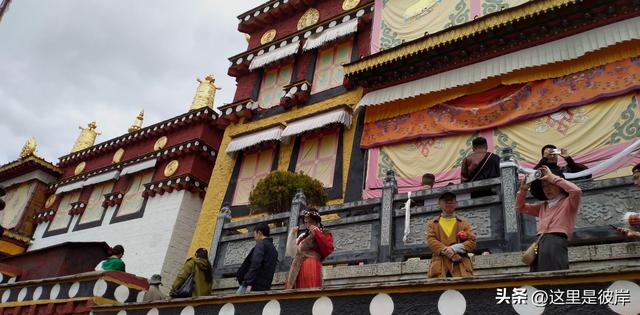 二元公交车可达香格里拉的松赞林寺