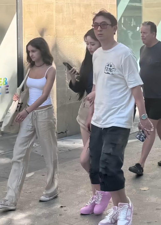 钱再多有什么用？71岁王健林瘦成皮包骨，王思聪本性难改沉迷女色