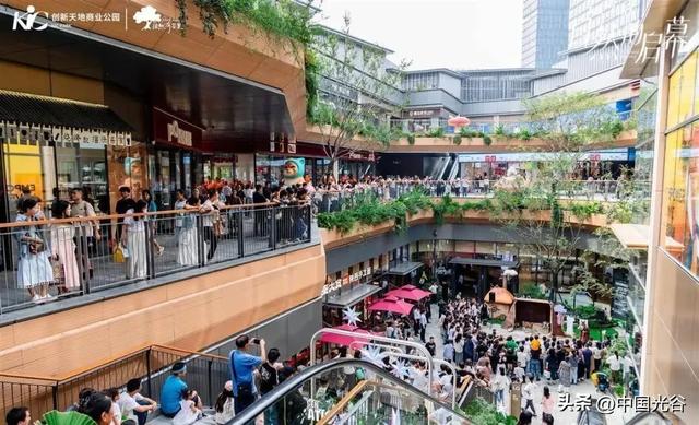 国庆假期光谷酒店连日满房，步行街日均客流超50万