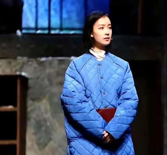 立冬后才发现：今年不流行羽绒服了，满大街都在穿“奶奶棉袄”