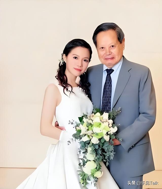 杨振宁家庭曝光：和前妻三个儿女 无人继承物理学，与翁帆关系很好