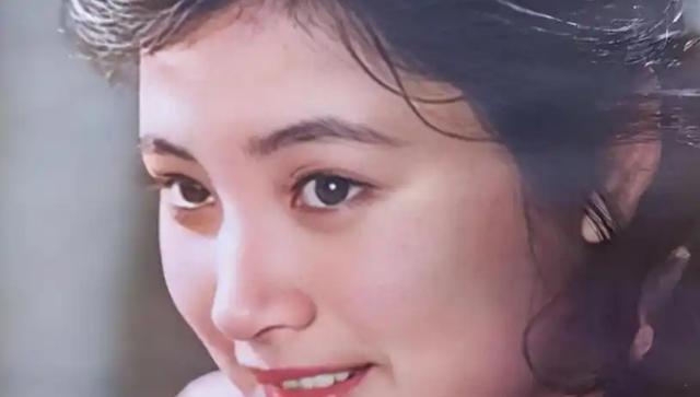 事业巅峰远赴美国，被老外“玩腻”后晚年回国，如今变成了这样！