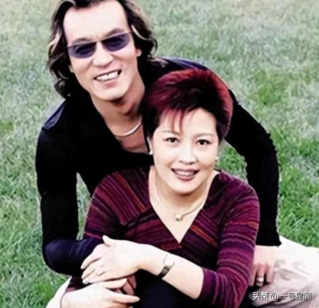 看破不说破	，李咏美国下葬7年后，带着女儿的哈文走了姜昆老路