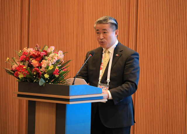 高市早苗拒不道歉，中日军方隔空对阵，自卫队抢先发射实弹挑衅