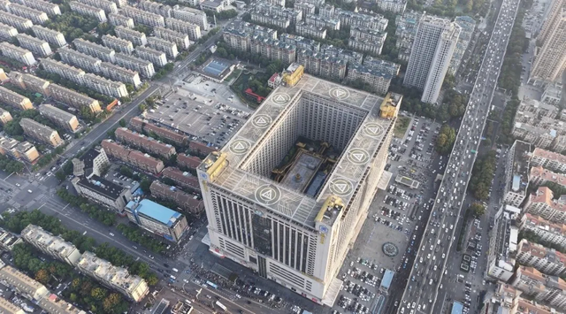 中国最豪横的商场在长沙，楼顶可停118架直升机