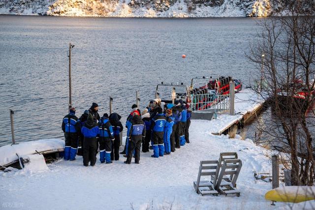 北极圈里的挪威小镇，一个可以捕帝王蟹也可以抓间谍的地方