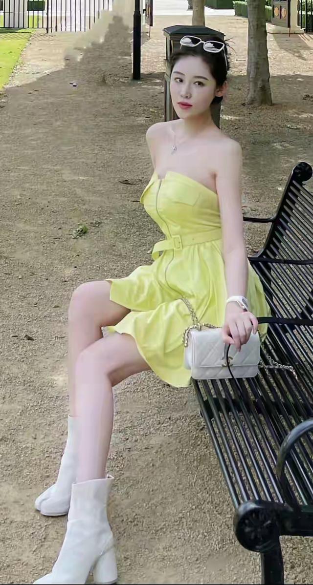 荣梓希，身材颜值爆表，让人心跳加速