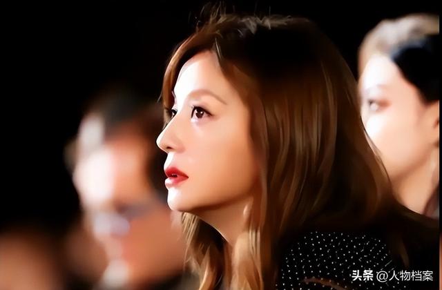 封杀四年，49岁赵薇突传消息，因胃癌去世传闻5个月前就真相大白