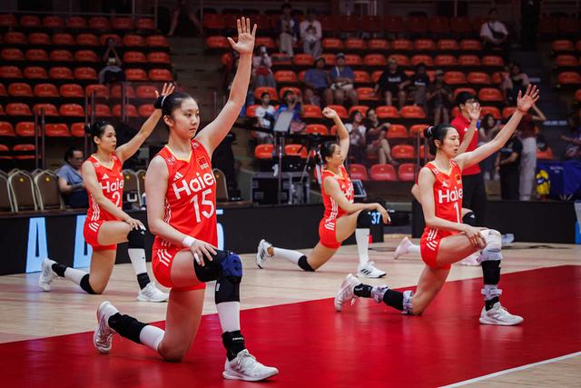 25-27被翻盘！中国女排0-2落后法国，吴梦洁庄宇珊低迷，接近出局