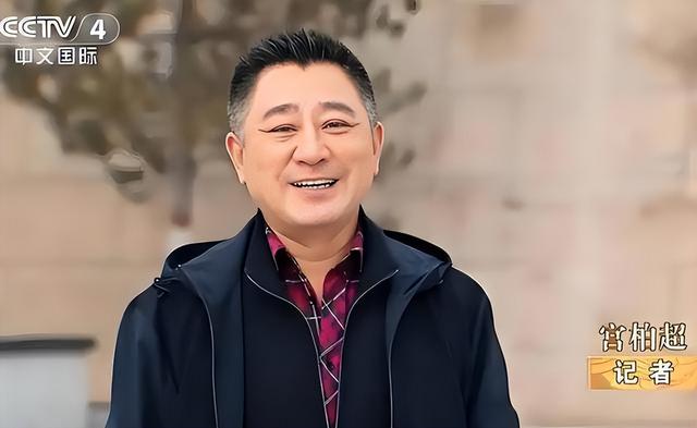 他是央视金牌主持人，57岁才结婚，娶北师大教授，气质高贵还漂亮