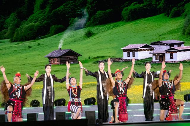 西藏山南：2025雅砻文化旅游节开幕