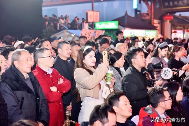 五彩龙岩亮相重庆洪崖洞，“渝见”龙岩“渝悦”之旅~