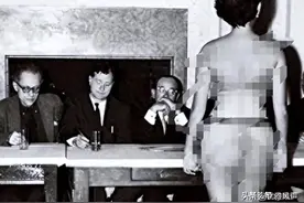 不堪入目老照片：女子全裸站在评委们面前，妓女面对摄像头洗澡图片