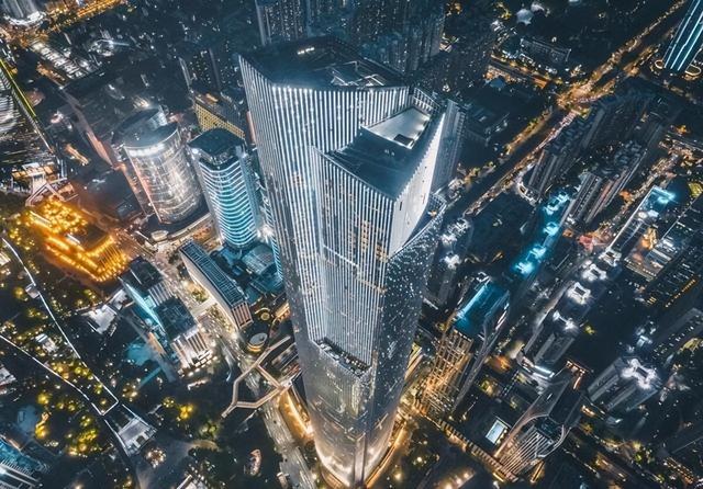 荷兰ASML宣布，光刻机新规出炉，中国与荷兰联手耍了美国？