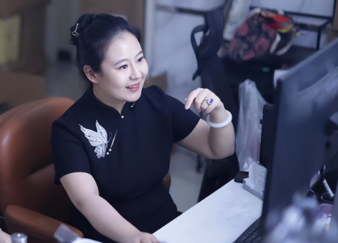 蔡磊现状令人泪目，口水无法自控，洗澡用绳子吊，妻子：很不好了