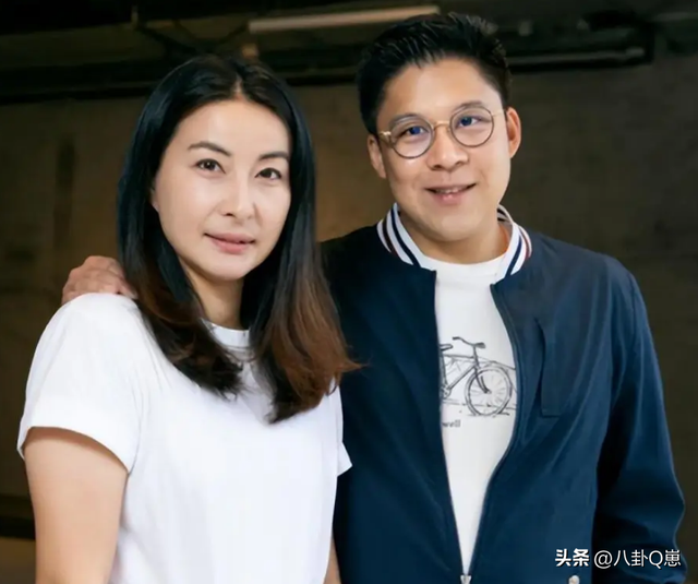 霍启刚太幸福，44岁郭晶晶又传喜讯，让霍震霆和香港阔太圈沉默了