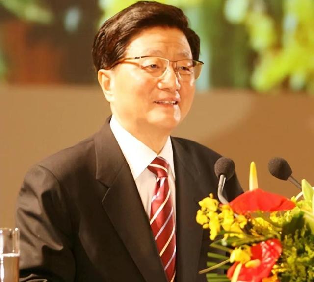 他是原上海市委书记，从政上海40多年，后官至正国级，于69岁病逝