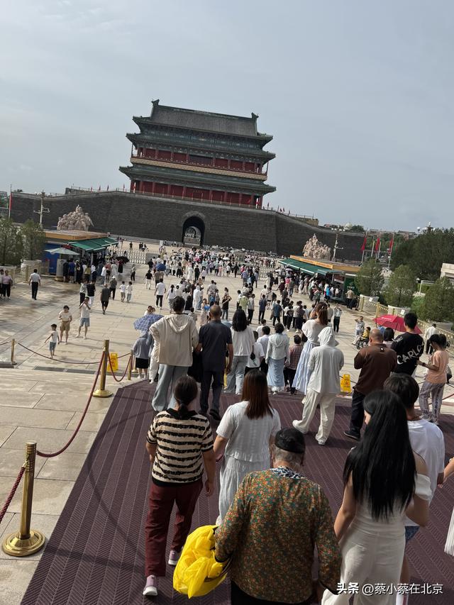 9月5日上午，北京天安门毛主席纪念堂前发生的真实场景，来看看吧