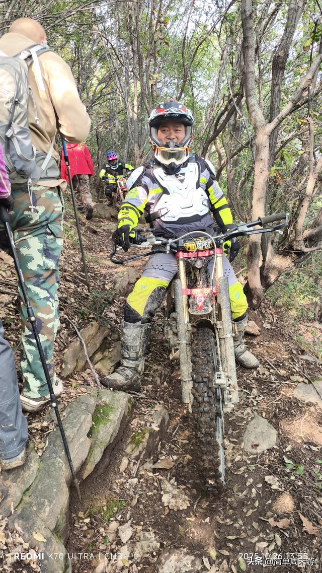 16）嵩山秋行记：27人踏秋赏红叶，从西山脊到古刹禅心