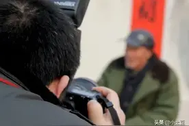 上门为80岁老兵办优待证，老人问：这证有什么作用，领导说是荣誉图片