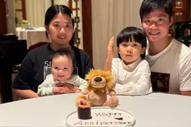 深夜10点，34岁苏神晒全家福！妻子生二胎发福明显，小儿子像爸爸图片