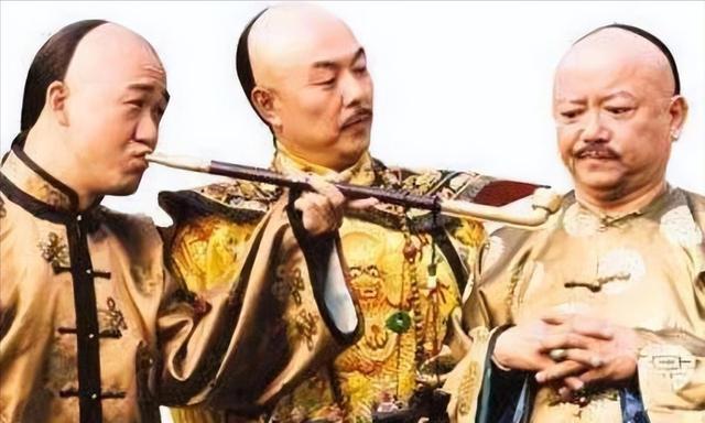 和珅出上联“三斤四两五花肉”，纪晓岚对下联，和珅瞬间惊慌失措