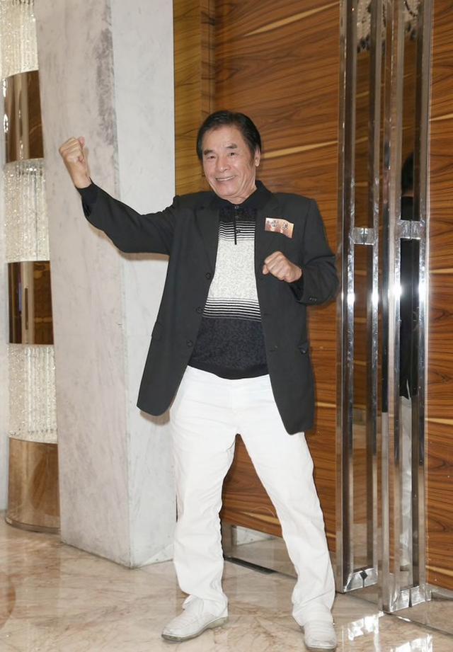 他和6个老婆共处一室，每人每月7万零花钱，71岁又娶小20岁妻子