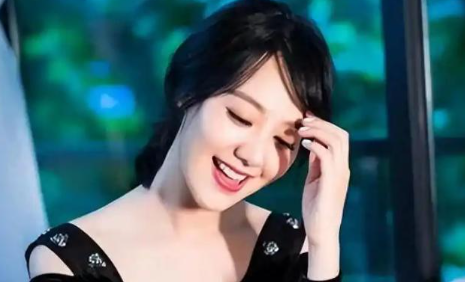 讨好大佬	，陪睡上位，遭央视“开除	”，她身上的标签哪个才是真的