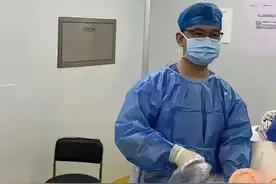 女子妇科检查时，男医生的操作让她感到羞辱，这是正常的吗？图片