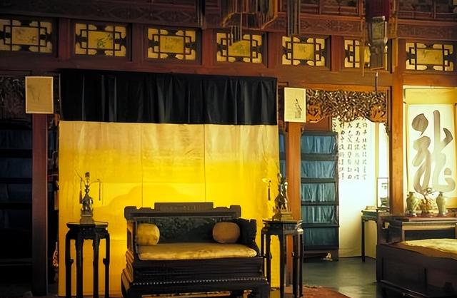 故宫养心殿为何常年阴冷潮湿？直到专家挖开地板，才发现其中秘密