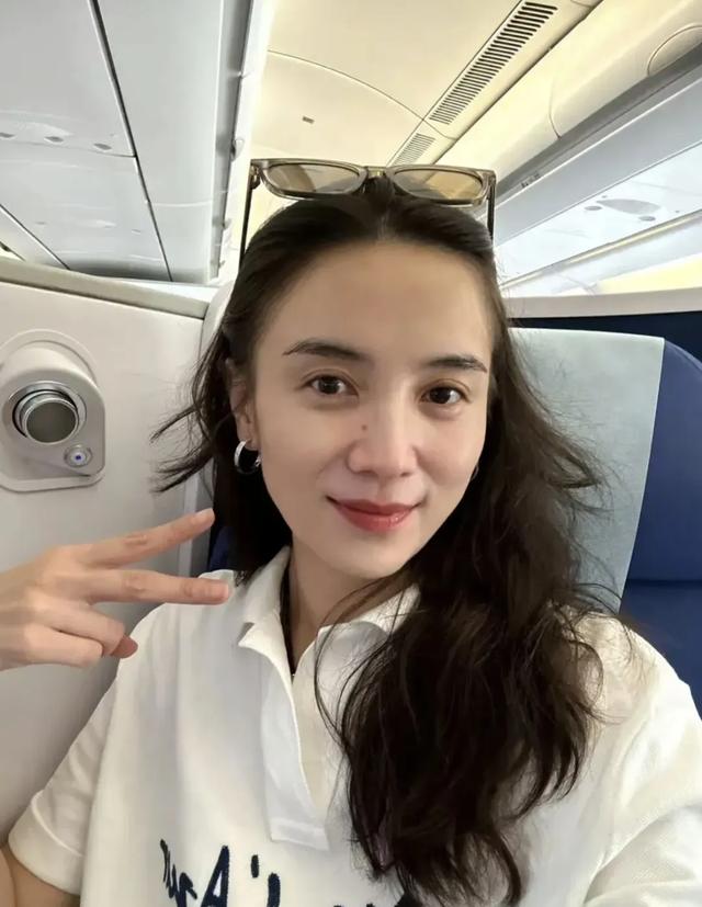年轻时的宋佳真漂亮五官俊俏，和现在的变化怎么那么大