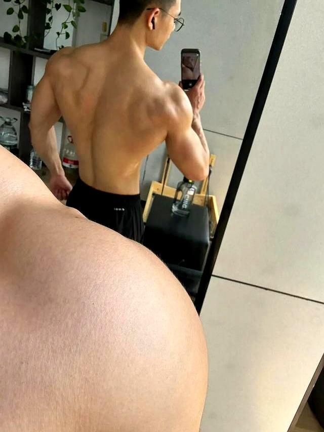 26岁北京自由健身教练，晒泵感肌肉	，这身材可以制霸健身房了