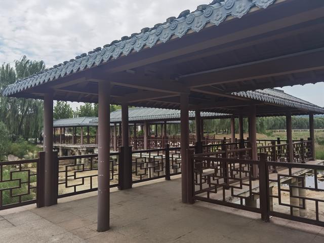 初秋，迎着习习秋风骑行赏景