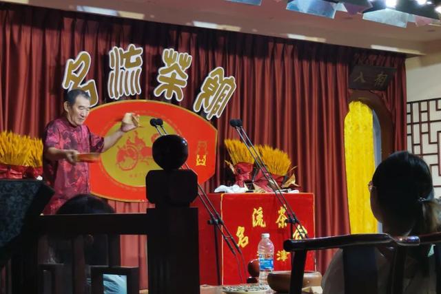 与众不同的天津，去津门故里泡相声茶馆，到狮子林桥看大爷跳水