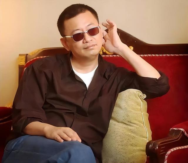 陪玩陪睡只是开胃菜，袭警、舔手指、集体嫖娼，背后的事捂不住了