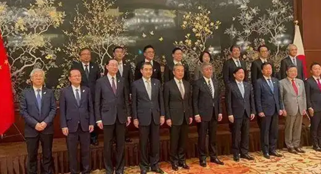 忍了38天后，中国对日本发出第一道制裁令！暗示了高市早苗结局？