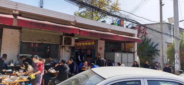 长安东曹村，帝王陵园里的面馆吃油泼三合一