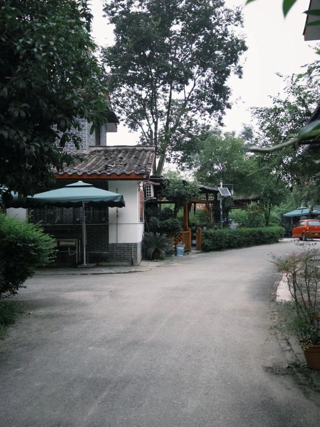 在成都西北郊区，这个渐渐淡出视野的最美乡村，还值得一去吗？