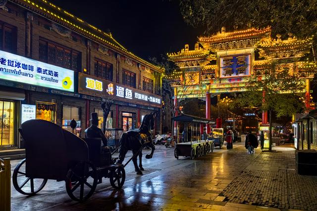 河北定州：古城夜色灯光璀璨 美轮美奂