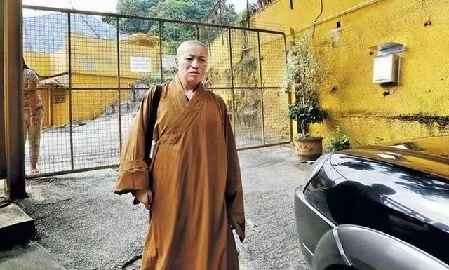“风流尼姑”释智定落网，白天贪墨钱财，晚上与和尚醉生梦死！