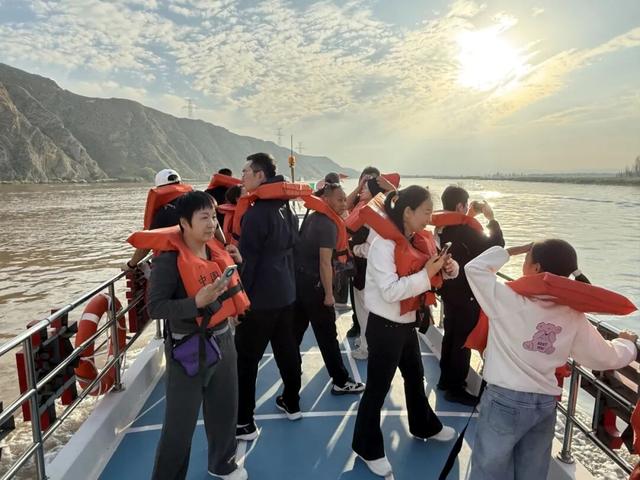 国庆第三天,青铜峡黄河大峡谷接待有序，安全保障与优质服务获赞