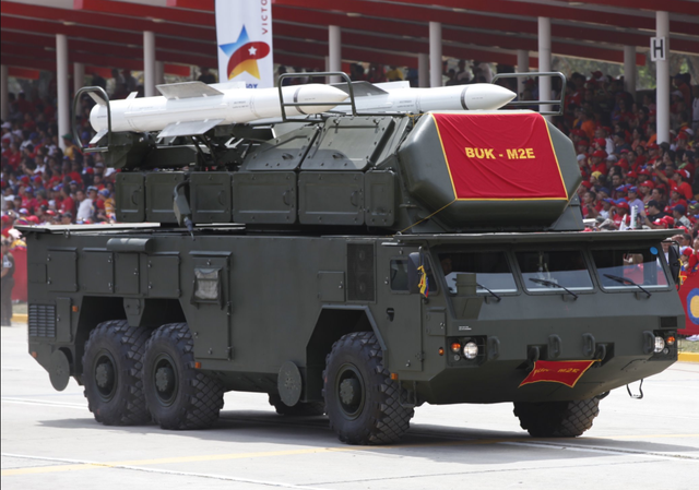 美国大兵压境之际，一架俄重型运输机悄然降落	，马杜罗等来强援？