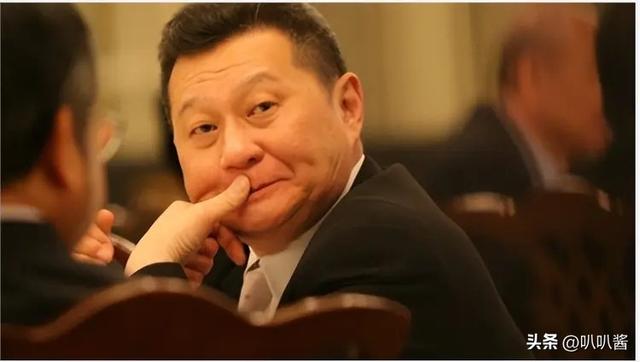 包养情人无数，娶初中同学女儿为妻，玩老婆闺蜜，嗜色如命的富豪