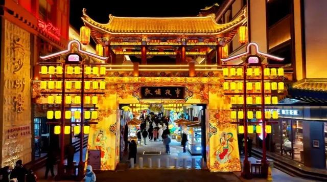 【敦煌喊你逛灯会啦!】@省内高校宝子们,这场跨越千年的光影盛宴,还有超多福利等你解锁~